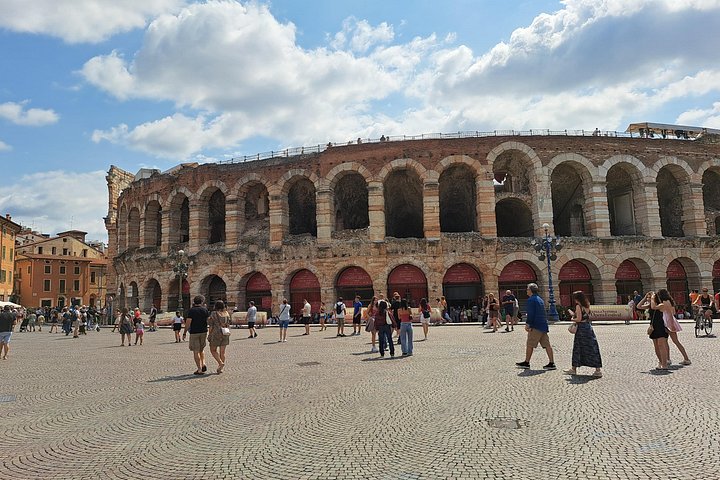Tour di un'intera giornata da Milano a Verona, Sirmione e Lago di Garda, con siti storici e crociera in barca, foto 21 | wizardtrip