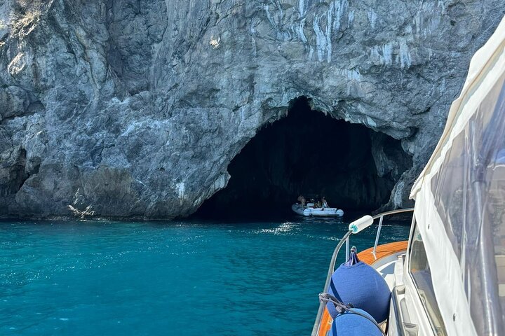 Privat båttur längs Amalfikusten, som visar pittoreska byar, dolda vikar och den fantastiska kustlinjen, foto 25 | wizardtrip