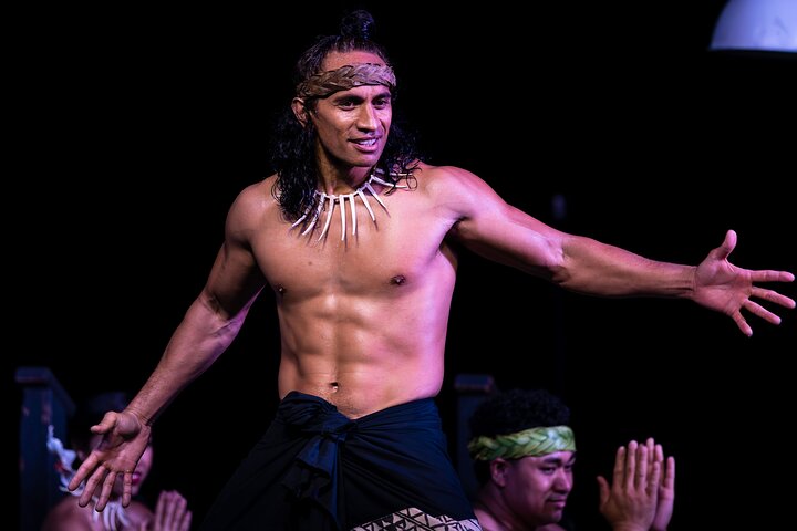 Ervaar een authentieke Polynesische luau met culturele shows en een feest bij Toa Luau in Waimea Valley, Oahu, foto 15 | wizardtrip