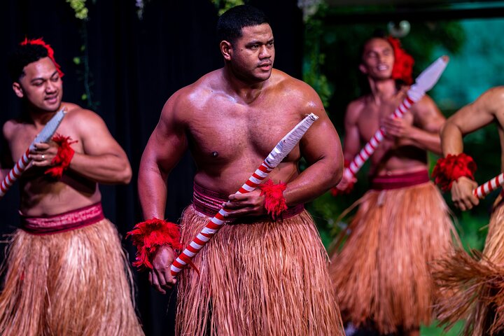 Ervaar een authentieke Polynesische luau met culturele shows en een feest bij Toa Luau in Waimea Valley, Oahu, foto 16 | wizardtrip