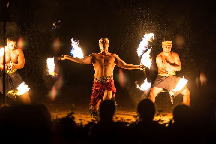 Ervaar een authentieke Polynesische luau met culturele shows en een feest bij Toa Luau in Waimea Valley, Oahu, foto 19 | wizardtrip