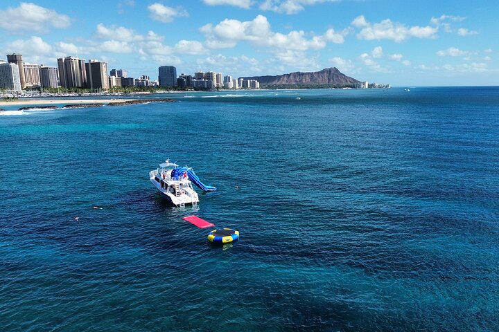 オアフ島ワイキキでの風光明媚なボートクルーズとシュノーケリングアドベンチャー、楽しいウォータースライダーと野生生物観察をお楽しみください、写真11 | wizardtrip