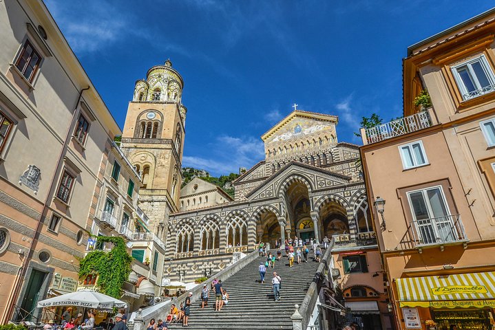 Tour in barca in piccolo gruppo lungo la Costiera Amalfitana, Italia, con soste per nuotare e visitare grotte, foto 6 | wizardtrip