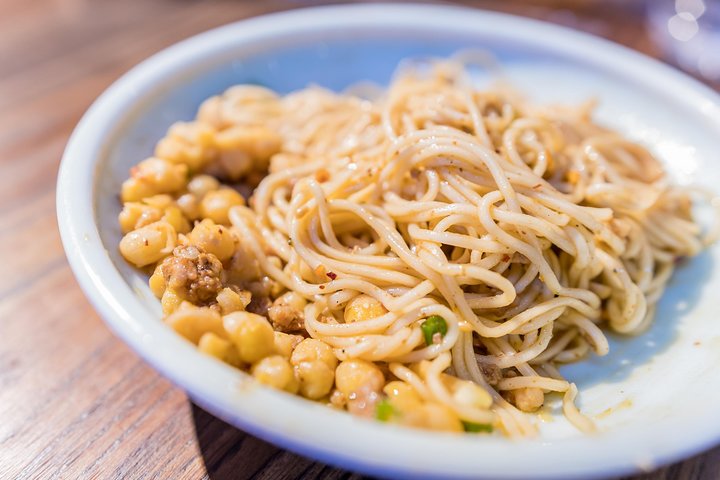 Experience Shanghai's vibrant night food scene with local delicacies and drinks on this guided culinary tour, photo 7 | wizardtrip