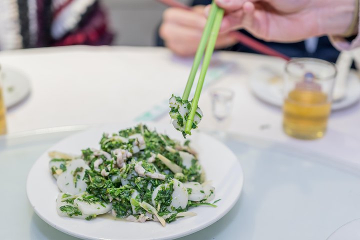 Experience Shanghai's vibrant night food scene with local delicacies and drinks on this guided culinary tour, photo 9 | wizardtrip