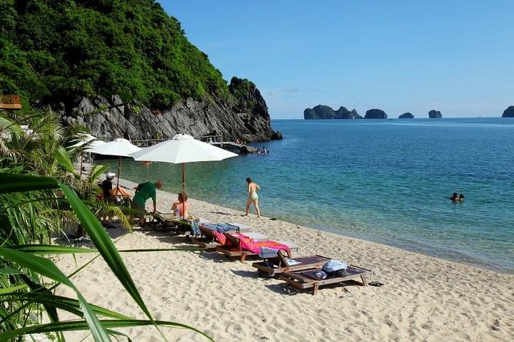 Crociera panoramica nella Baia di Halong con kayak, esplorazione di grotte e visite alle isole da Hanoi, foto 6 | wizardtrip