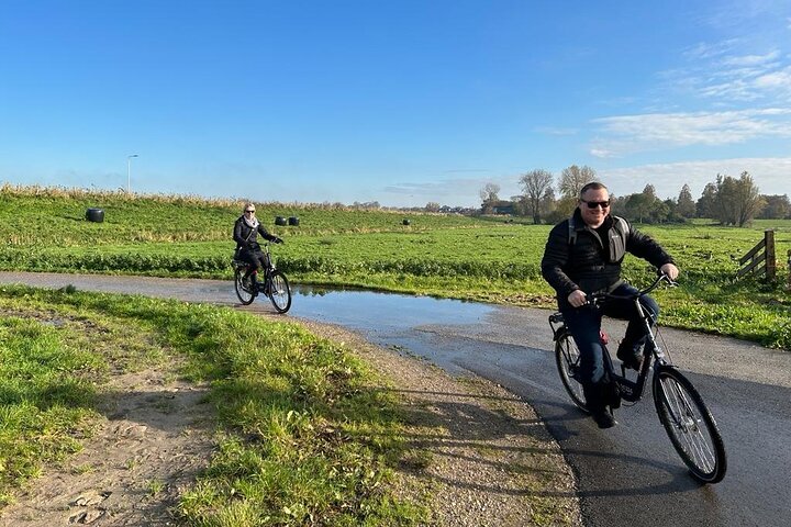 Pedaleando por la pintoresca campiña holandesa con molinos de viento y canales cerca de Ámsterdam, foto 17 | wizardtrip