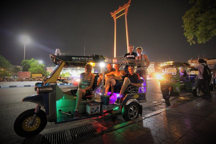 Découvrez la vie nocturne animée de Bangkok, ses temples et ses marchés lors d'un circuit en tuk-tuk, photo 13 | wizardtrip