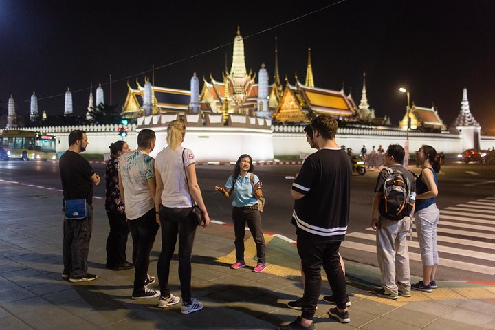 Découvrez la vie nocturne animée de Bangkok, ses temples et ses marchés lors d'un circuit en tuk-tuk, photo 14 | wizardtrip