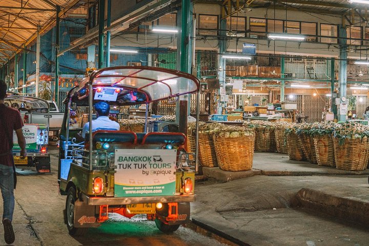 Découvrez la vie nocturne animée de Bangkok, ses temples et ses marchés lors d'un circuit en tuk-tuk, photo 15 | wizardtrip