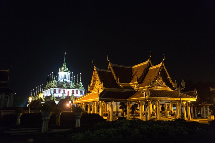 Découvrez la vie nocturne animée de Bangkok, ses temples et ses marchés lors d'un circuit en tuk-tuk, photo 19 | wizardtrip