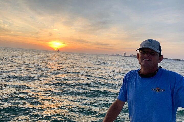 Njut av en delfinskådnings- och solnedgångskryssning på en katamaran i Panama City Beach, Florida, foto 8 | wizardtrip