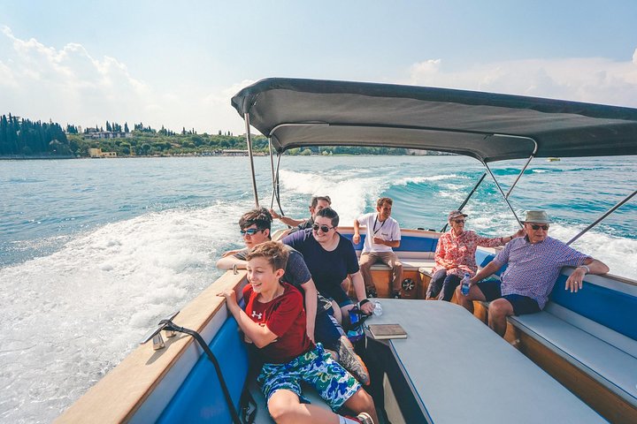 Excursion d'une journée au lac de Garde et à Sirmione depuis Vérone, avec promenades en bateau et sites historiques, photo 8 | wizardtrip