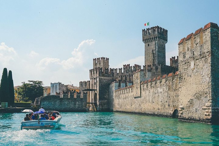 Excursion d'une journée au lac de Garde et à Sirmione depuis Vérone, avec promenades en bateau et sites historiques, photo 14 | wizardtrip