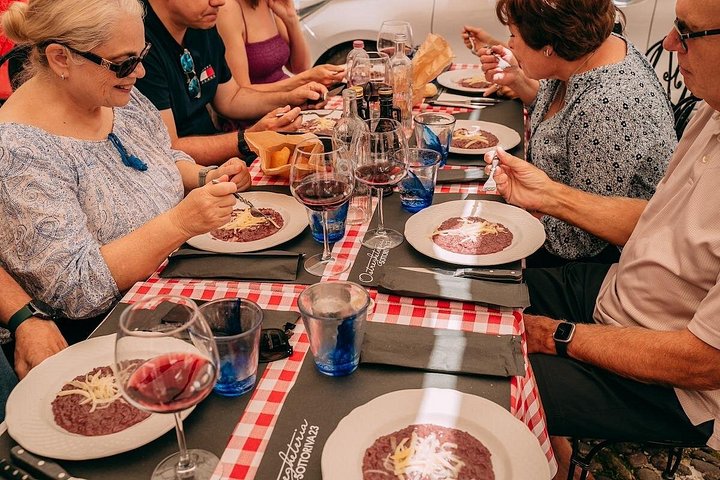 Un viaggio culinario nel centro storico di Verona, con cibo e vino locali, foto 13 | wizardtrip