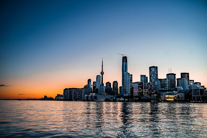 CNタワー、セントローレンス・マーケット、港クルーズを含む、トロントの包括的なドライビングツアー、写真27 | wizardtrip