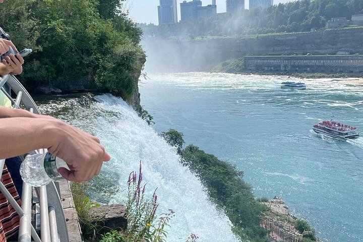 Oplev de majestætiske Niagara Falls, USA med ikoniske attraktioner som Maid of the Mist og Cave of the Winds, foto 13 | wizardtrip