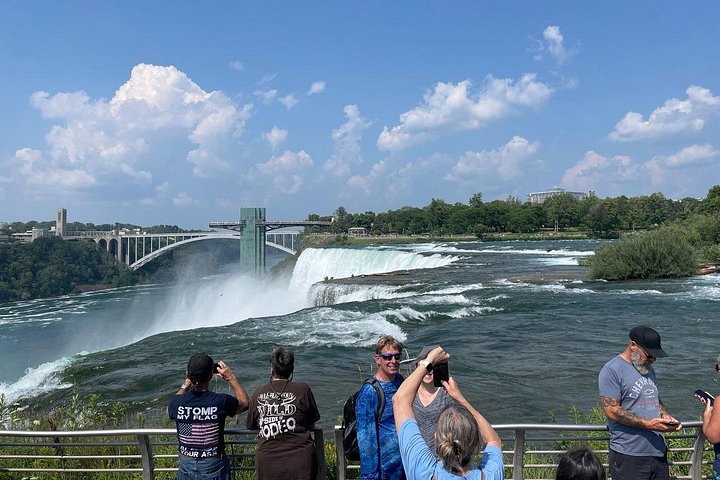 Oplev de majestætiske Niagara Falls, USA med ikoniske attraktioner som Maid of the Mist og Cave of the Winds, foto 16 | wizardtrip