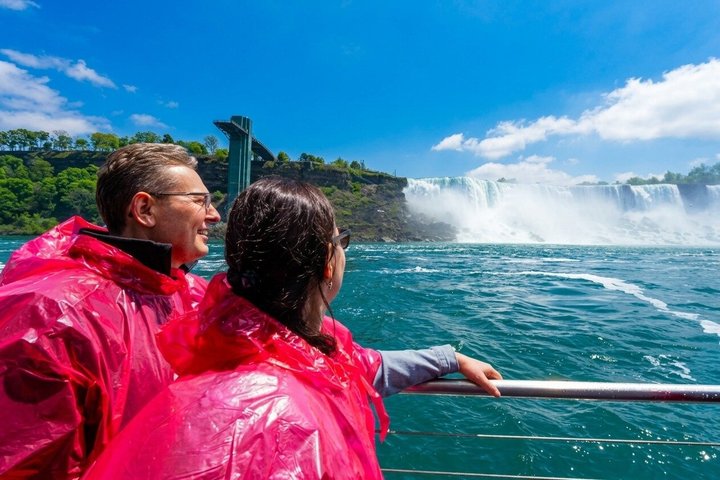 Niagara Watervallen Tour: Bootcruise, Reis achter de Watervallen & Skylon | wizardtrip