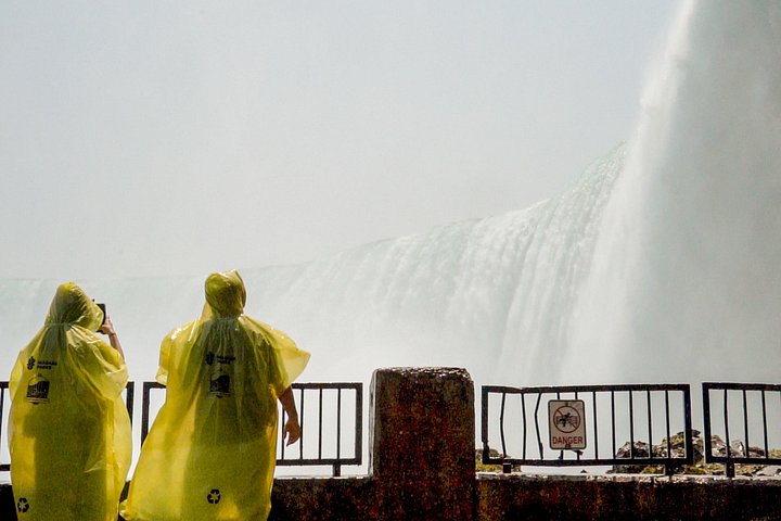 Upplev de majestätiska Niagarafallen med en tur som inkluderar båtkryssning, Skylon Tower-utsikter och Journey Behind the Falls, foto 14 | wizardtrip