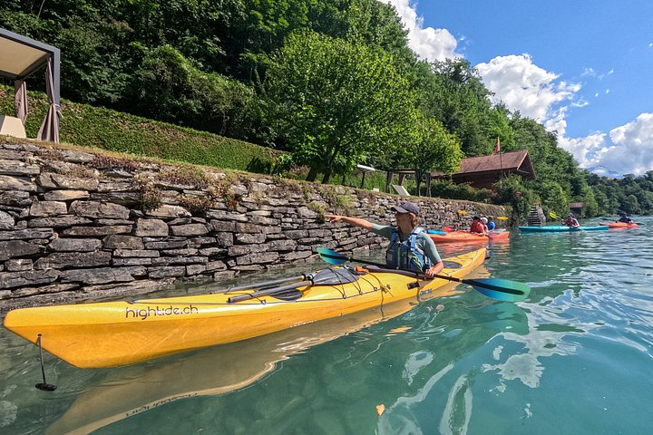 Aventura guiada en kayak por las aguas turquesas del Lago de Brienz, Suiza, con impresionantes vistas de las montañas, foto 13 | wizardtrip