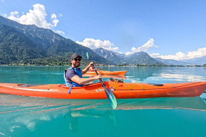Aventura guiada en kayak por las aguas turquesas del Lago de Brienz, Suiza, con impresionantes vistas de las montañas, foto 14 | wizardtrip