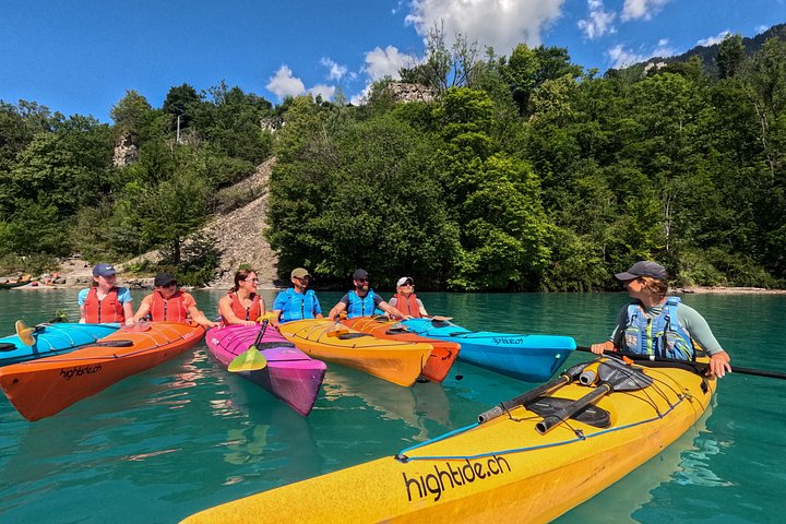 Aventura guiada en kayak por las aguas turquesas del Lago de Brienz, Suiza, con impresionantes vistas de las montañas, foto 17 | wizardtrip