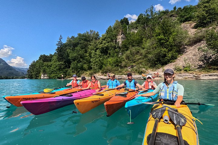 Aventura guiada en kayak por las aguas turquesas del Lago de Brienz, Suiza, con impresionantes vistas de las montañas, foto 18 | wizardtrip
