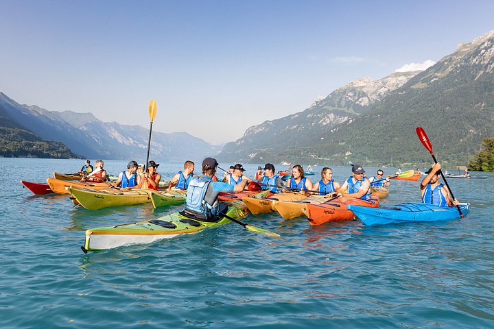 Aventura guiada en kayak por las aguas turquesas del Lago de Brienz, Suiza, con impresionantes vistas de las montañas, foto 23 | wizardtrip