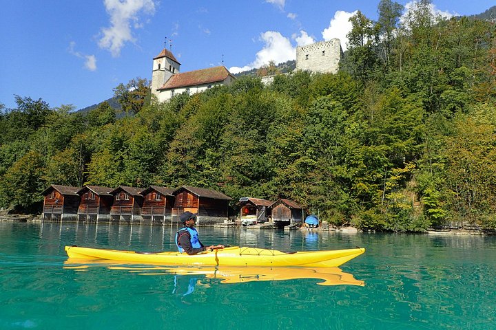 Aventura guiada en kayak por las aguas turquesas del Lago de Brienz, Suiza, con impresionantes vistas de las montañas, foto 32 | wizardtrip