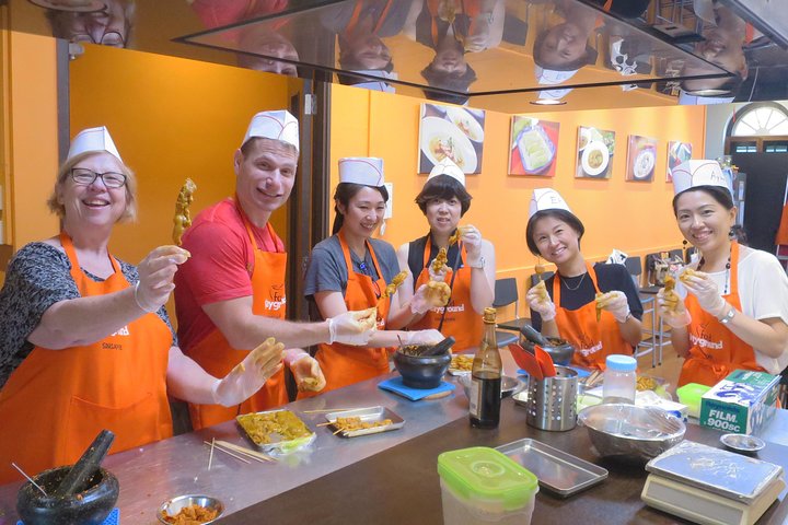 Apprenez à cuisiner des plats singapouriens authentiques dans un cours amusant et pratique à Singapour, photo 6 | wizardtrip