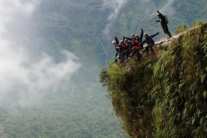 Passeio de bicicleta na Estrada da Morte da Bolívia com vistas deslumbrantes dos Andes e da selva, foto 7 | wizardtrip