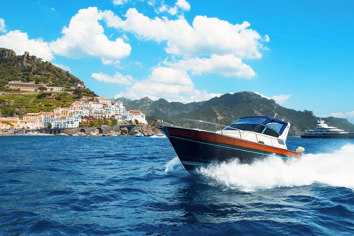 Båttur i liten gruppe rundt øya Capri fra Sorrento, med badestopp og naturskjønn utsikt, foto 11 | wizardtrip