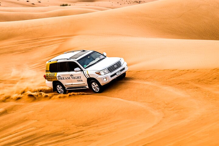 Safari dans le désert de Dubaï avec Dune Bashing, Balade à dos de chameau et dîner BBQ | wizardtrip