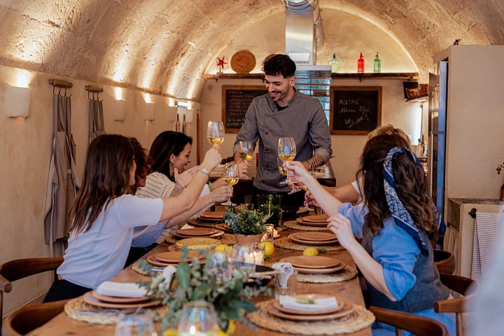 Lernen Sie, traditionelle spanische Gerichte in einer historischen Mühlenküche in Palma de Mallorca zuzubereiten, Foto 27 | wizardtrip