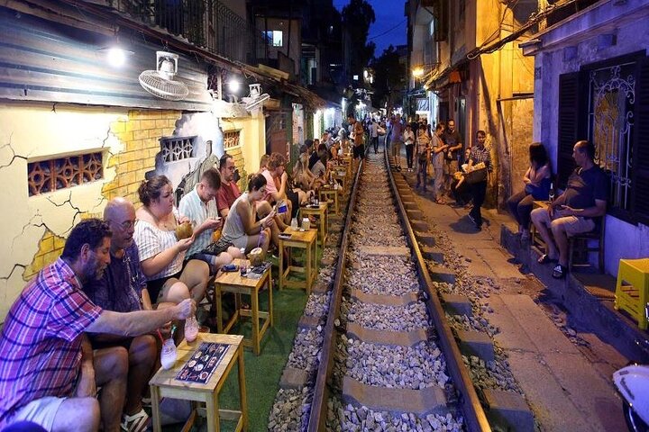 A private half-day tour exploring Hanoi's historical sites, cultural landmarks, and the unique Train Street, photo 15 | wizardtrip