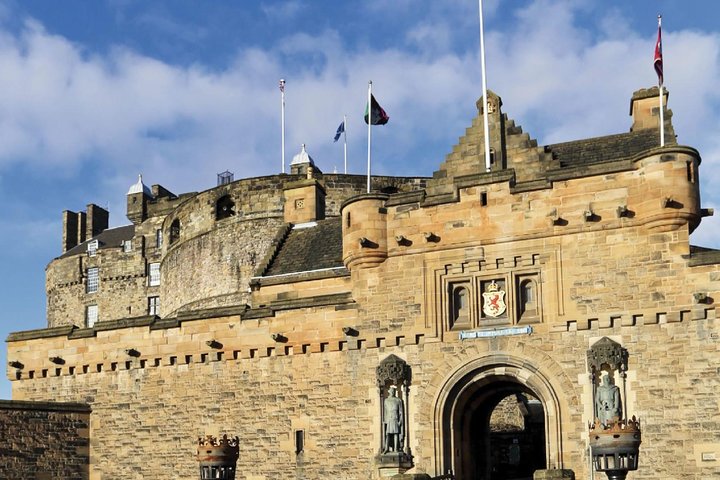 Hop-on hop-off busstur til Edinburghs kongelige attraksjoner, inkludert Edinburgh Castle og Royal Yacht Britannia, foto 7 | wizardtrip