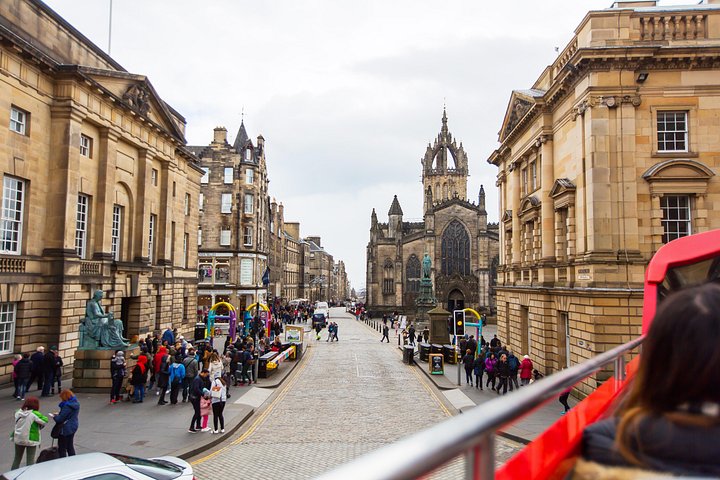 Hop-on hop-off busstur til Edinburghs kongelige attraksjoner, inkludert Edinburgh Castle og Royal Yacht Britannia, foto 23 | wizardtrip