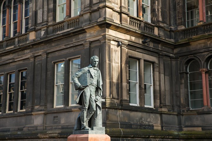 Hop-on hop-off busstur til Edinburghs kongelige attraksjoner, inkludert Edinburgh Castle og Royal Yacht Britannia, foto 25 | wizardtrip