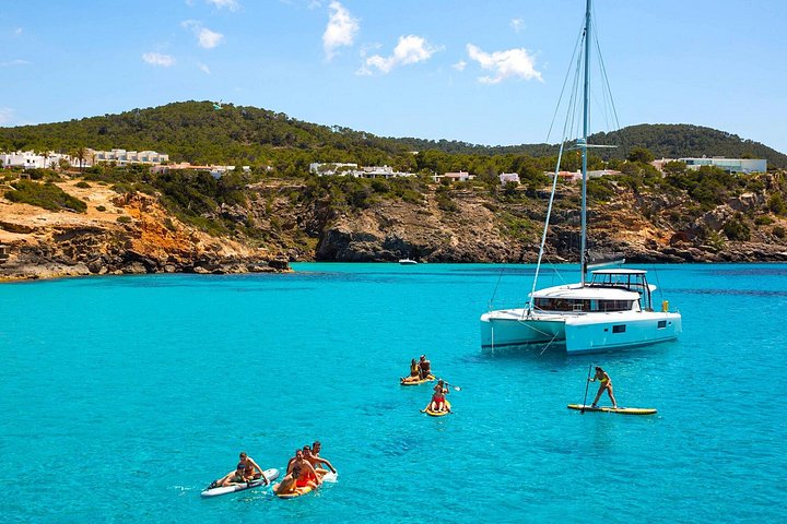 Catamarcruise op Ibiza met strandstops, paddleboarden, eten en drinken, foto 20 | wizardtrip