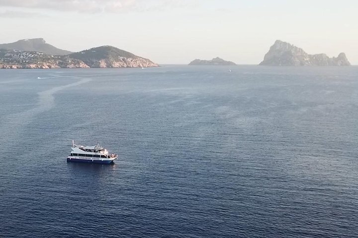 Catamarcruise op Ibiza met strandstops, paddleboarden, eten en drinken, foto 36 | wizardtrip