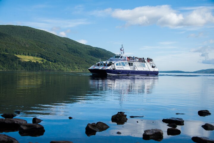 Loch Ness and Caledonian Canal 2-Hour Cruise from Dochgarroch | wizardtrip