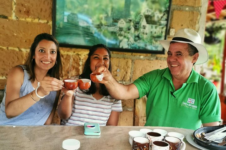 Privat tur till Guatapé, Colombia, med den färgglada staden, den ikoniska klippan och en kaffeupplevelse, foto 7 | wizardtrip