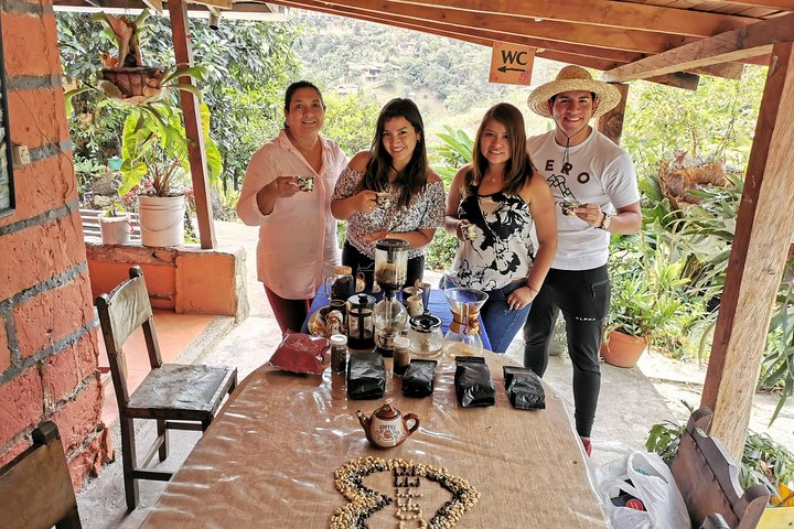 Visite privée d'une ferme de café à Medellín : une expérience authentique | wizardtrip