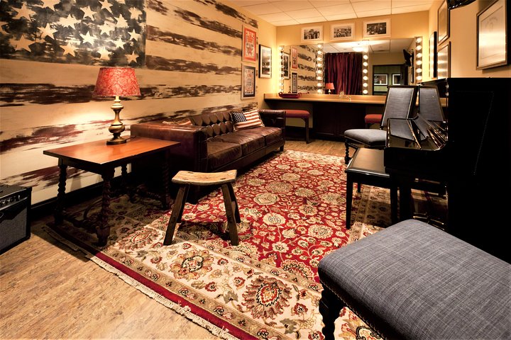 Backstage tour of the Grand Ole Opry House in Nashville, exploring country music history, photo 6 | wizardtrip