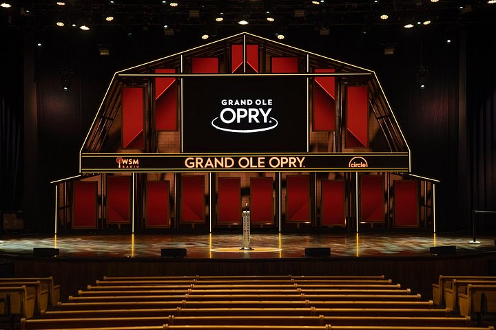 Backstage tour of the Grand Ole Opry House in Nashville, exploring country music history, photo 15 | wizardtrip
