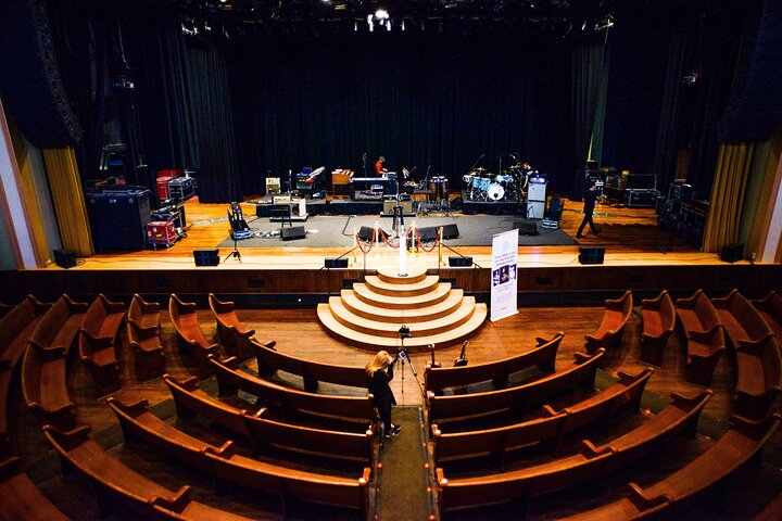 Selbstgeführte Tour durch das historische Ryman Auditorium in Nashville, inklusive Foto-Möglichkeit auf der Bühne, Foto 7 | wizardtrip