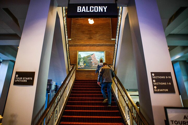 Selbstgeführte Tour durch das historische Ryman Auditorium in Nashville, inklusive Foto-Möglichkeit auf der Bühne, Foto 13 | wizardtrip