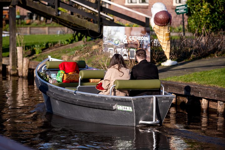 En guidad dagsutflykt till Giethoorn från Amsterdam, med kanalkryssning genom en charmig holländsk by, foto 13 | wizardtrip