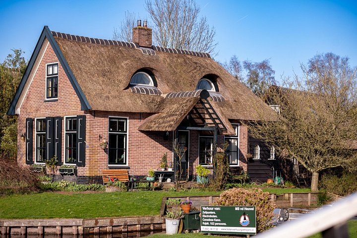 En guidad dagsutflykt till Giethoorn från Amsterdam, med kanalkryssning genom en charmig holländsk by, foto 14 | wizardtrip